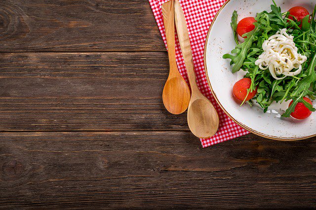 MyIBD's tweet photo. Information regarding dietary treatments for IBD is often confusing. Many people receive information telling them to avoid entire food groups or specific foods. 
https://t.co/6hnBEE6aTf https://t.co/s1cEsYJS2d