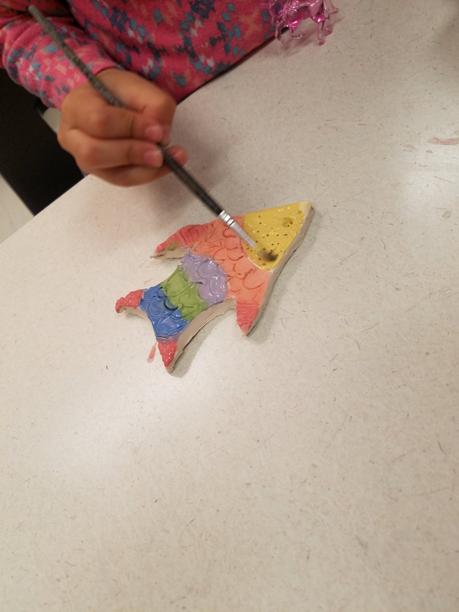 SMarionArtEd's tweet photo. Glazing our rainbow fish with Kindergarten! I can't wait until they see the finished product. It's like magic! @TolbertKG @Tolbert_ES #tolbertcares #tolbertcreates #tolbert19 https://t.co/NQW8DSz8i5