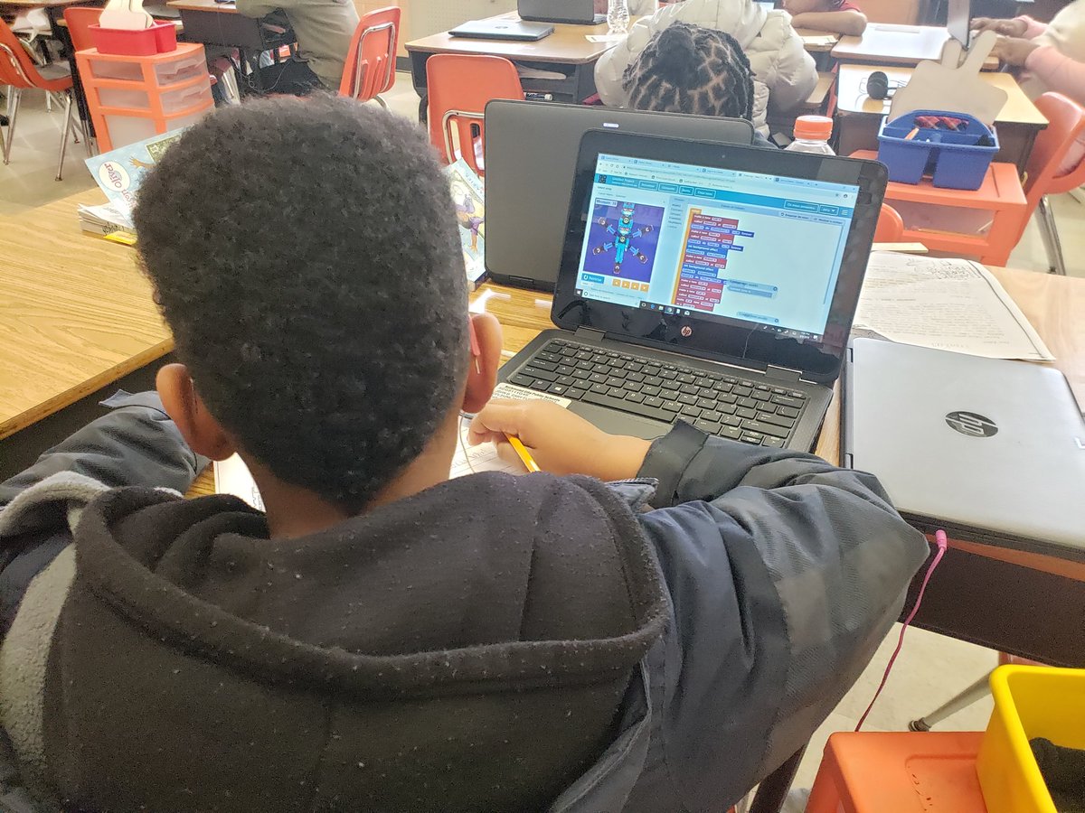 divein2STEM's tweet image. Fun Friday in @CarterReddick1's class means @CougarScholars who are early finishers get time on @codeorg ! #beyondthehourofcode @RPS_Schools #WeAreRPS #RPSisRising