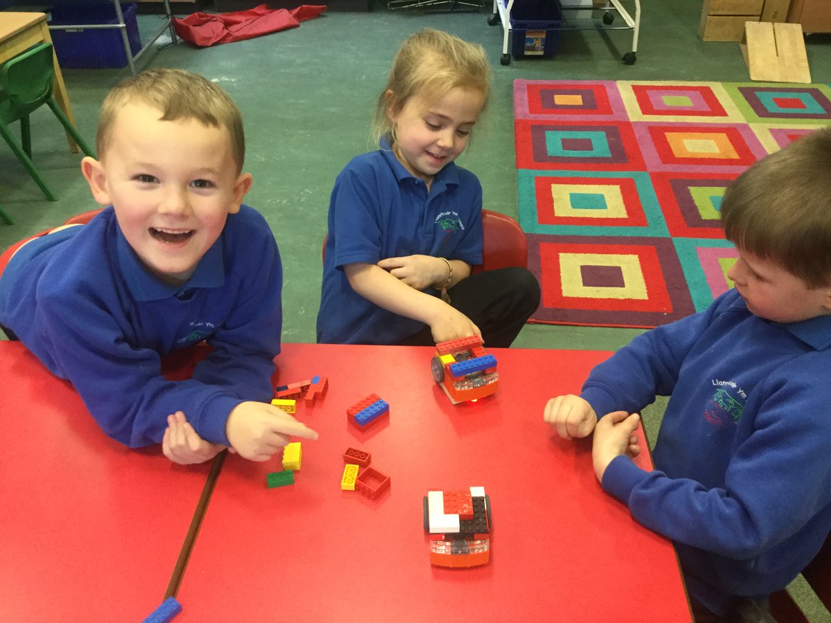 Ysgol Llanrhaeadr YM (@ysgolllanym) on Twitter photo Rydyn ni wedi cael hwyl yn arbrofi a chreu gyda'r robotiaid Edison...
We have been having fun experimenting and creating with the Edison robots... @ERW___ <a href="/EdisonRobots/">Meet Edison</a> #ERWcodio #ERWcoding Rydyn ni wedi cael hwyl yn arbrofi a chreu gyda'r robotiaid Edison...
We have been having fun experimenting and creating with the Edison robots... @ERW___ <a href="/EdisonRobots/">Meet Edison</a> #ERWcodio #ERWcoding
