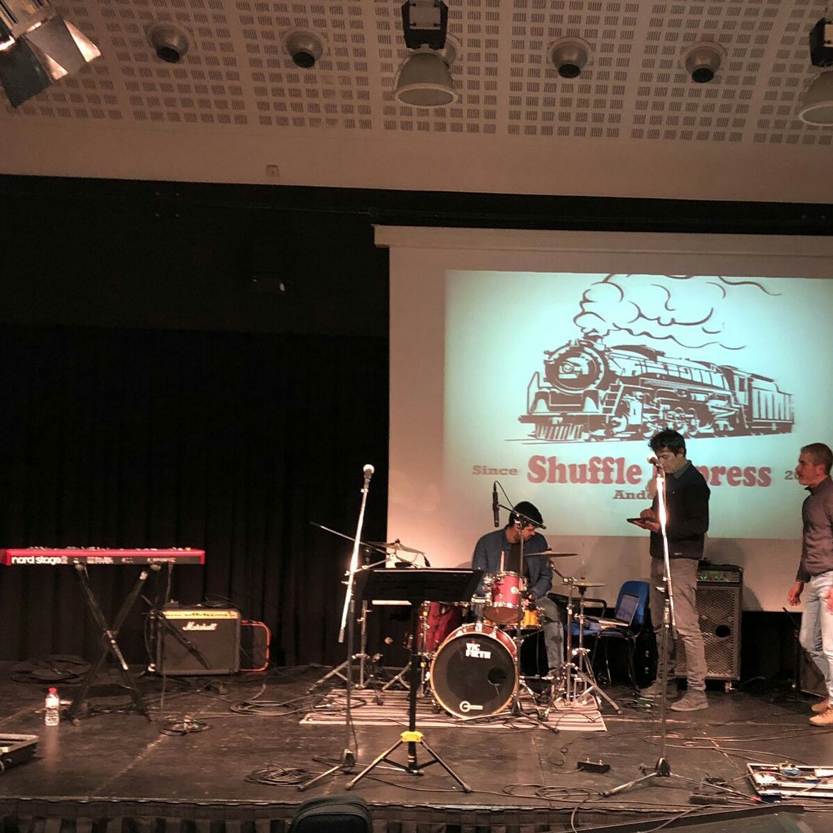 Estem preparant l'acte, us esperem a les 20:00 hores a la llacuna @hpetersonplan , @shuffleexpress , <a href="/persefoneband/">Persefone</a> , <a href="/HectorRomance/">HectorRomance</a>, #impactocorto, #nilforcada, <a href="/SDADVandorra/">SDADV</a> ,#suportsdadv, #culturandorra💃🎉💖🔥