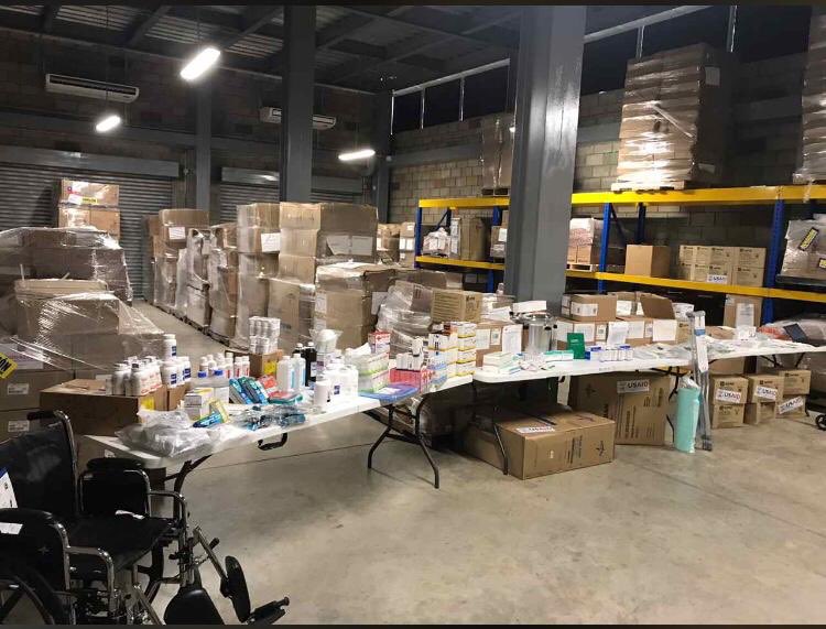 ElyangelicaNews's tweet photo. #Contrastes Y en medio de la contingencia por el #ApagonMasivo en #Venezuela,  sigue llegando a Cúcuta #AyudaHumanitaria proveniente de Estados Unidos. El nuevo cargamento contiene 5 toneladas con kits médicos de emergencia para 40 mil personas, por 3 meses #8Mar https://t.co/3mDnuvO96e