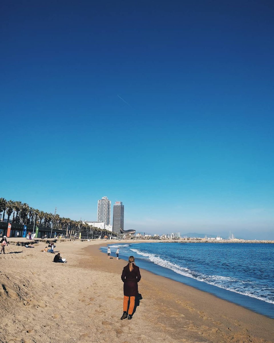 BCNmuchmore's tweet photo. With the iconic Arts Hotel and the well-known Mapfre Tower at the bottom we don’t doubt that #Barceloneta beach is a must see! 🔝 #BCNmuchmore

📷 giulia_bertacchi
#Tourism #City #Barcelona #CataloniaExperience https://t.co/oiKnrih5wN