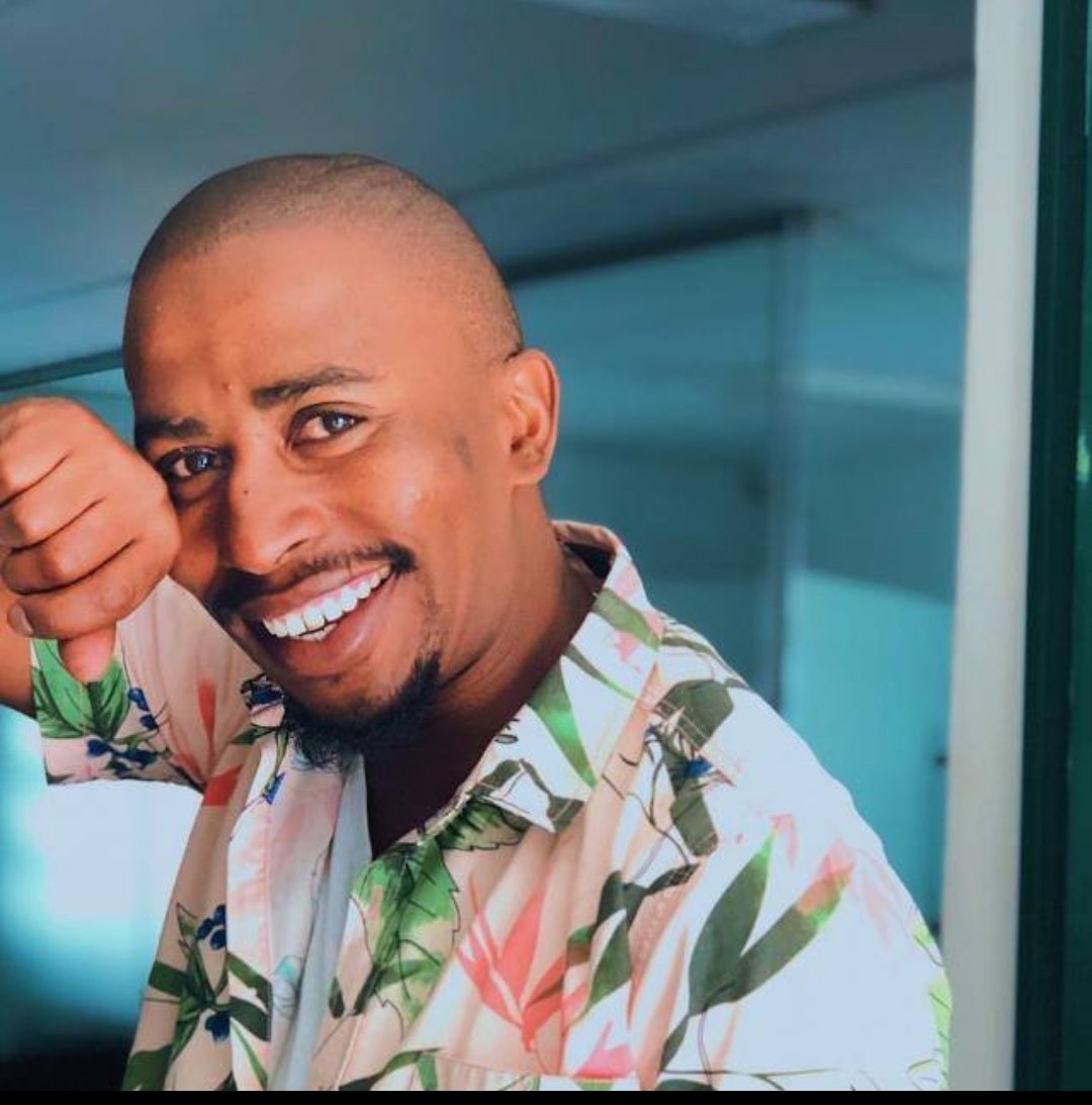 MphoManyaapelo's tweet image. Happy International Women&apos;s Day 🌹 it&apos;s a Friday and we having fun on #TheUrbanDrive we are so packed yoh go monate #officeChallenge #DevelopingArts #NorthWestFm #TheUrbanDriveMix @DMOS_SA @mphogaletshitse @VillagePrincezz @northwestfm898