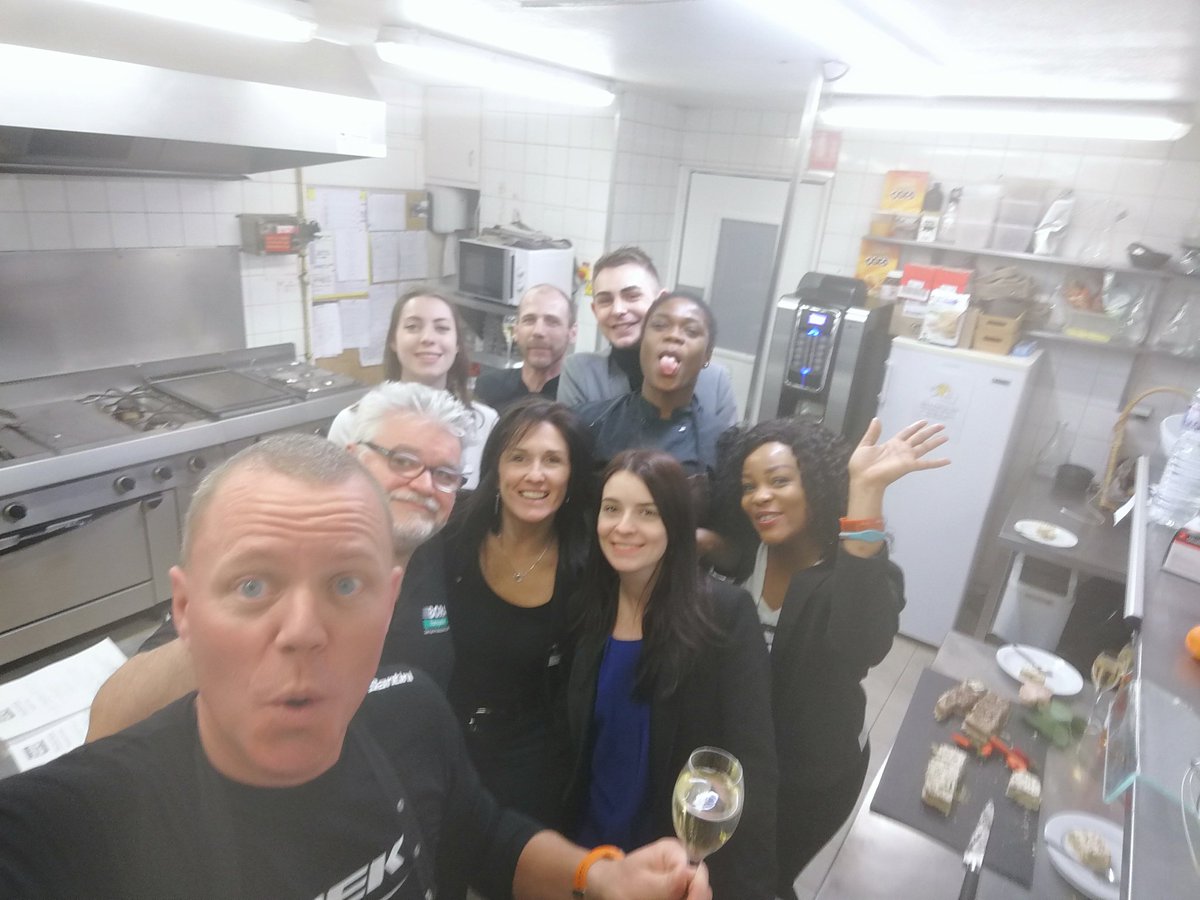 kimrokk's tweet photo. Love this place..... Been here 2hrs and we allready have 1 coup champagne.... #5thtimehere... #family Best Western Versailles πβ₯οΈ https://t.co/YbFUw7N9RE