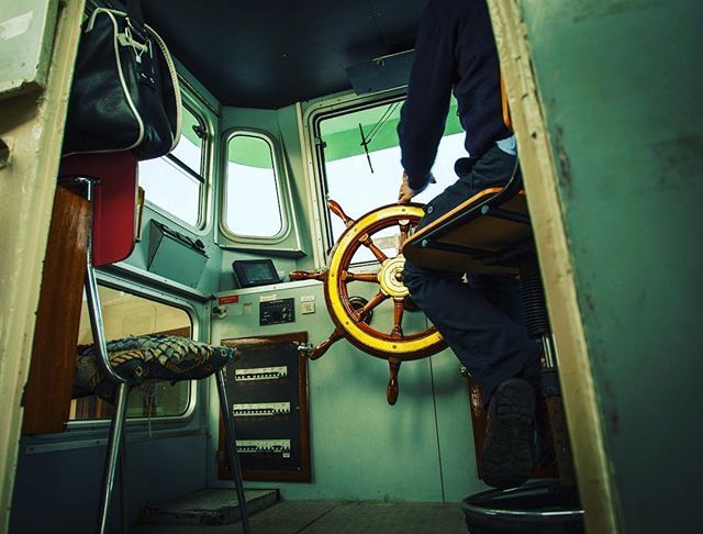 ngcreation's tweet photo. #Vaporetto #driver #cabin in a #trip to #Burano https://t.co/RkfTPjqNAq https://t.co/uOgMDQsI4V