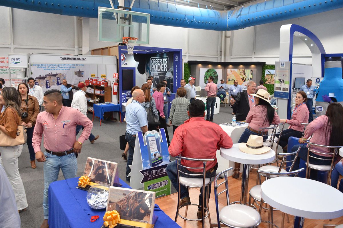 torreon's tweet photo. Inicia encuentro nacional lechero #Engalec2019; destaca #LaLaguna en la producción de leche, carnes, huevo y caprinocultura
 https://t.co/XneSXlLlFk https://t.co/YboQXokKvG