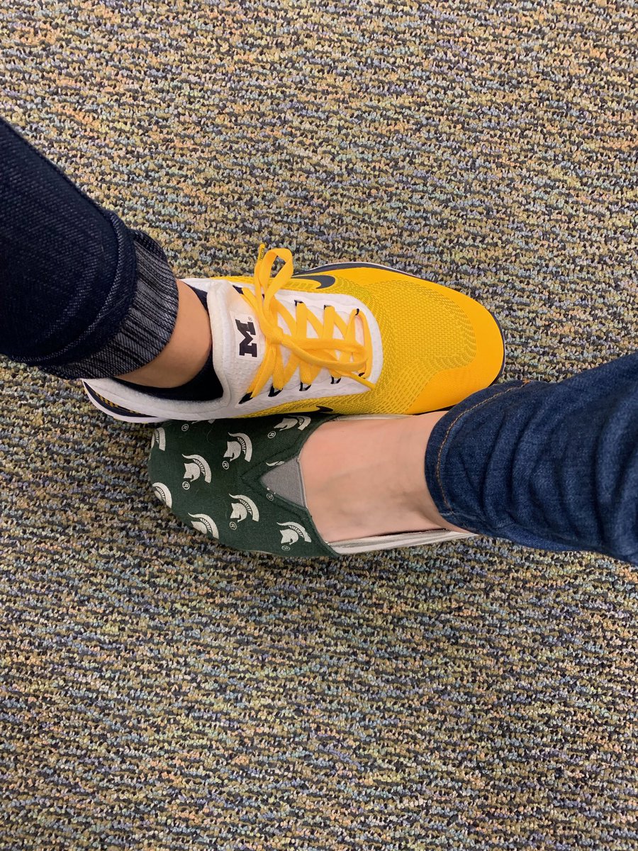 EngelishTeach's tweet photo. Teachers are choosing sides and sporting their team colors. This teacher supports MSU all day, everyday! #gogreen #gowo #theonlycolors https://t.co/5LNZT5OI8C