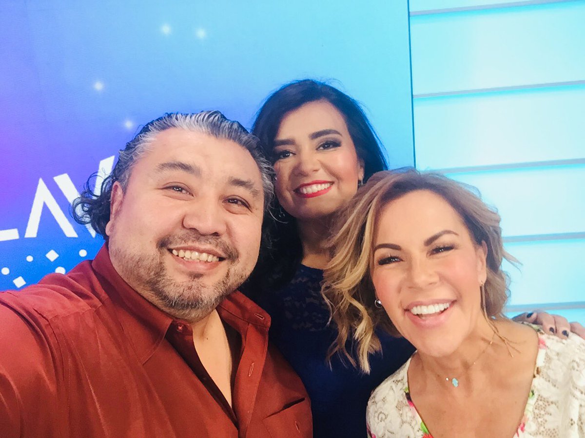 telloroberto's tweet photo. Me encanto verlas @MaguichaDoria @adrianariv @multimediostv @VivalaviTv nos vemos en el teatro @ACorazonAH @arthousemexico hoy y mañana #6Funciones de 8a10:30 y Domingo 7a9:30 #1cada30Minutos https://t.co/kjk4gS3OJf