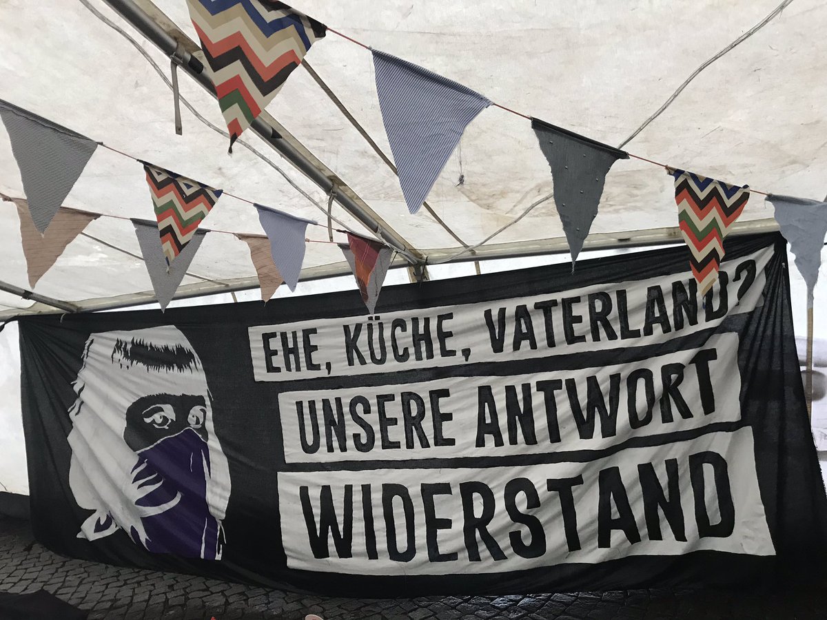 JXKofficial's tweet photo. LEYLA GÜVENS WIDERSTAND IST AM 8. MÄRZ AUF DEN STRAßEN!

Ein Hoch auf den internationalen Frauenkampftag✊🏽
Solidarität mit dem kurdischen Befreiungskampf und allen Hungerstreikenden!

#KurdsOnHungerstrike
#8M2019 
#LeylaGüven
#InternationalWomensDay https://t.co/FFTcgaHi4C