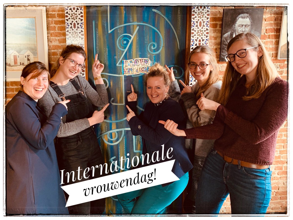 BIMplan's tweet photo. #InternationalWomensDay 
Ons team van straffe madammen worden vandaag extra in de bloemen gezet!
#TopTeam #Bimplan https://t.co/jSGlUmoD5A