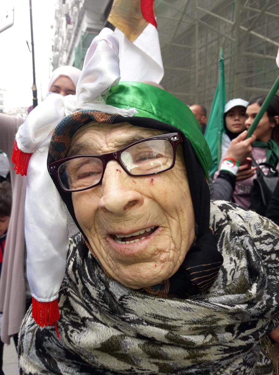 lamia_achouche's tweet photo. Tens of thousands of protesters are now in the streets of Algiers to say no to the #5thTerm of president #Bouteflika
#Algeria #algeriaprotests https://t.co/JV1RkFf6Sd