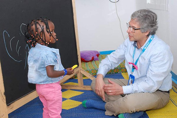 In Congo-Brazzaville, a creative childcare solution: a family-friendly room for every 👶. Read more 👇
uni.cf/2H5uBdC
#WomensDay #EarlyMomentsMatter