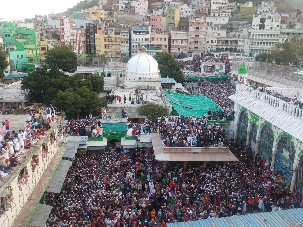 ajmerdargaah's tweet photo. Rajab Chand mubarak to all Ashiq-e-Khawaja. Happy urs. #DargahAjme #Ajmer #Sufism #Islam #peace #brotherhood https://t.co/fc9WKjy3em
