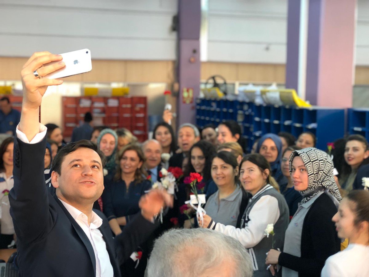 Ankara BŞB Başkan Adayımız <a href="/mehmetozhaseki/">Mehmet Özhaseki</a> nin   8 Mart Dünya Kadınlar Gününde Yeni Mahalle PTT Dağıtıcılarına kutlama mesajlarını iletip karanfil dağıtarak yaptık <a href="/tcbestepe/">T.C. Cumhurbaşkanlığı</a> <a href="/Akparti/">AK Parti</a> <a href="/mehmetozhaseki/">Mehmet Özhaseki</a>