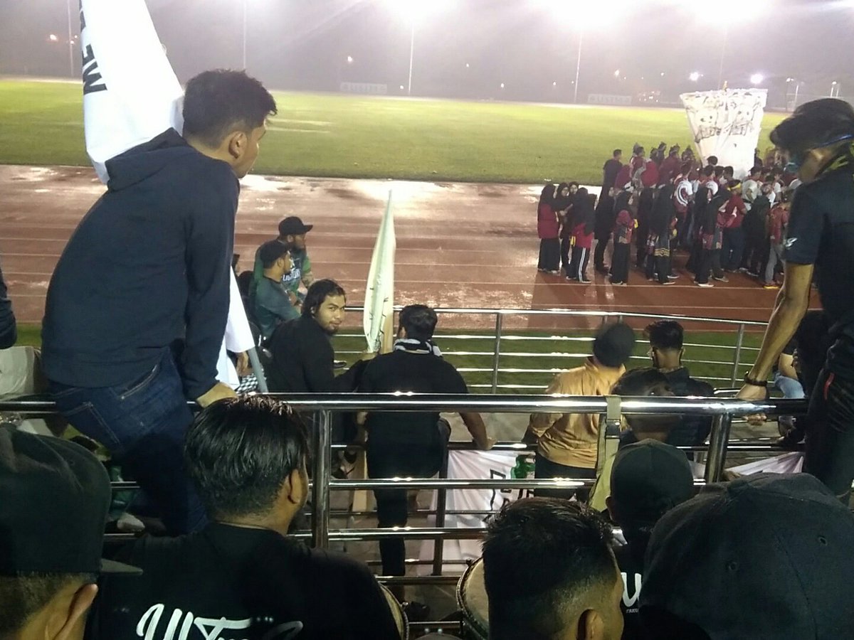 WPupip's tweet photo. Hari ke-127. Dah joget2 then mintak berkat. ππ
Alahai kampus barakah.
#fem
#fbeast
#fsu
#fkp
#fpbu
#gengjoget
#sufa2019
#tuntut
#pembelakamusemua https://t.co/H9jM5mWqZM
