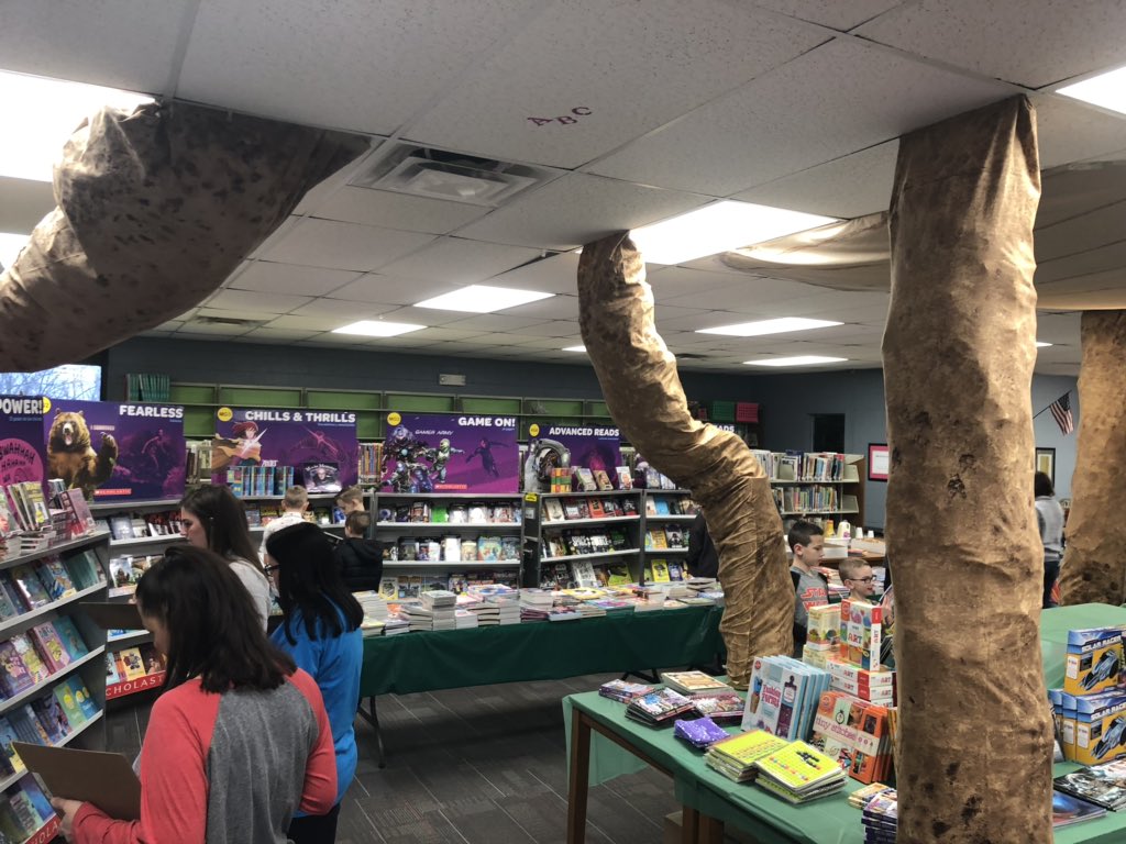 kupferles's tweet photo. Teachers ♥️ books #MeramecMade https://t.co/6nNXLEw6BW