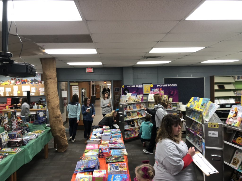 kupferles's tweet photo. Teachers ♥️ books #MeramecMade https://t.co/6nNXLEw6BW
