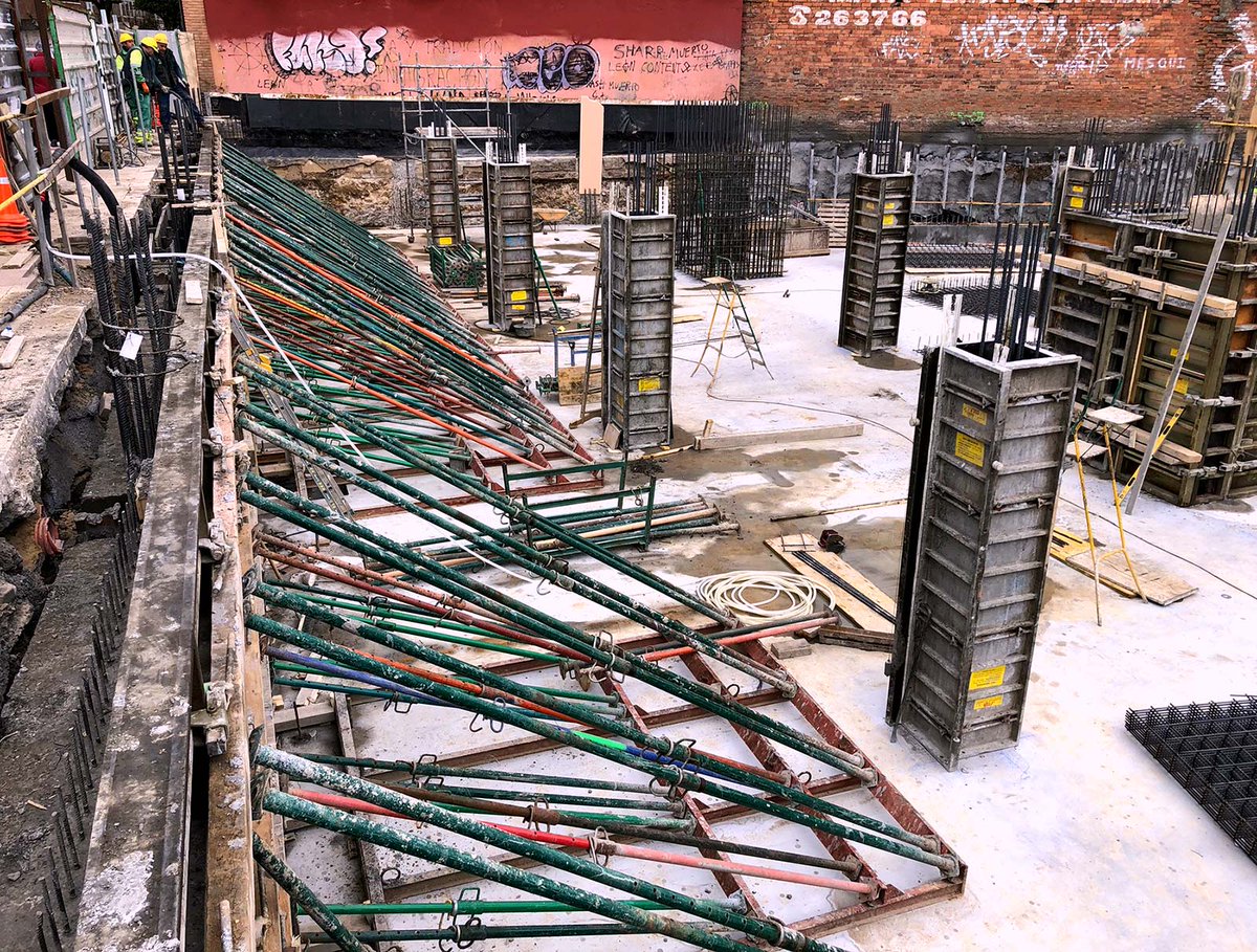 Continuamos🏗 con los trabajos de estructura de hormigón en la #obra de 19 viviendas 🏡 para Proyectos Luengo Vega en 📌 #Leonesp
👉 luengovega.es 👈