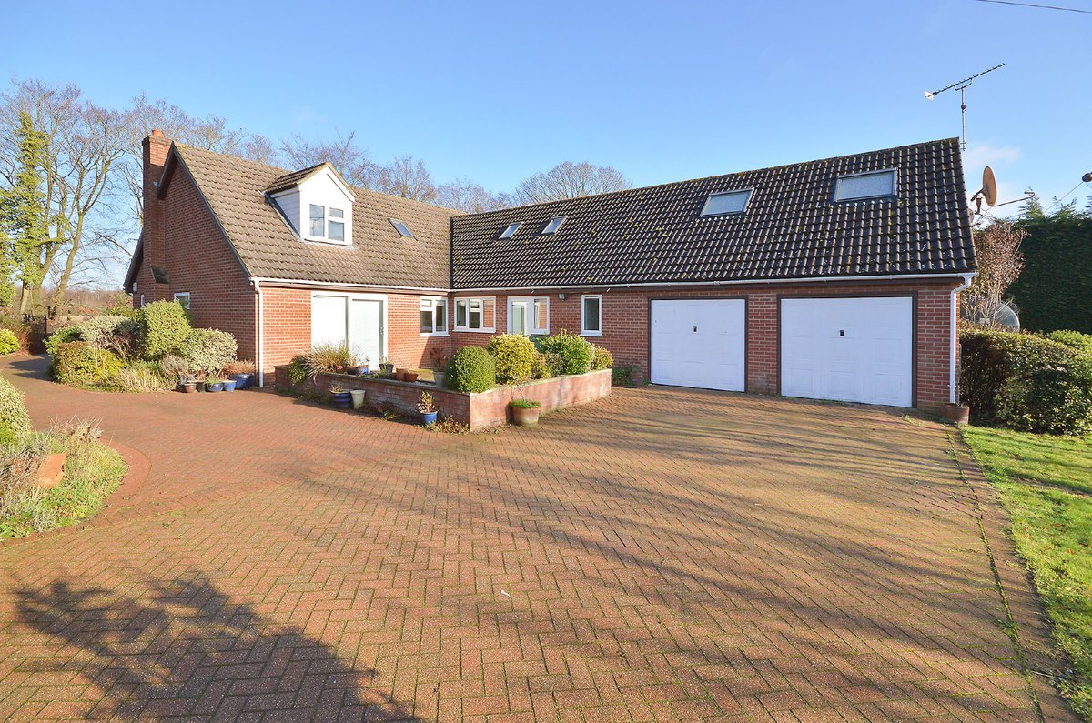 _dragonflylets's tweet photo. Your search is over! This stunning 5 bedroom detached chalet designed for family life is available in Stratton Strawless now for £1,400 pcm. Get in touch today to view on 01603 760770!
#StrattonStrawless #Norfolk #HomesForLet #Property #Rightmove #OnTheMarket https://t.co/kUKZ3yoi9B