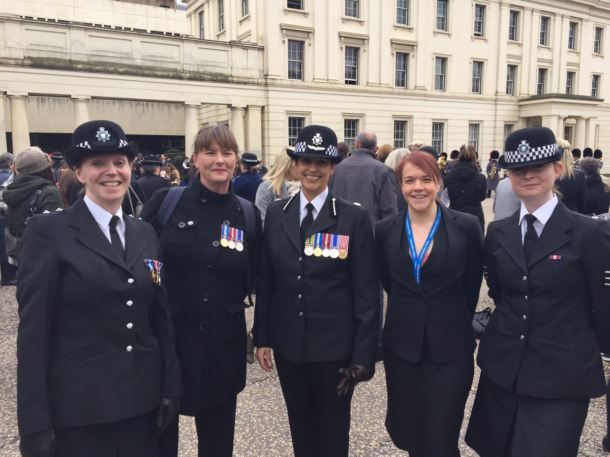 Kerrinwilson999's tweet photo. Everyone gearing up for the #100yearsstrong march in @metpoliceuk celebration in #internationalwomensday2019
Bumped in to ex colleagues from @ClevelandPolice &amp; @NYorksPolice &amp; friends from @MetBPA https://t.co/rlWuLwDnZy