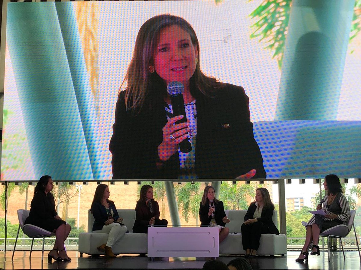 OITAndina's tweet photo. Hoy #8deMarzo #DiaInternacionalDeLaMujer con @AlcaldiadeMed, #OIT se suma al #PactoPorlaEquidad.
👩🏽💪🏽Súmate a este pacto implementando la herramienta #MIGSCORE de #OIT, prácticas empresariales sencillas para fomentar la #IgualdadDeGenero y hacer más productivas a las #Pymes. https://t.co/69C7G2DwH0