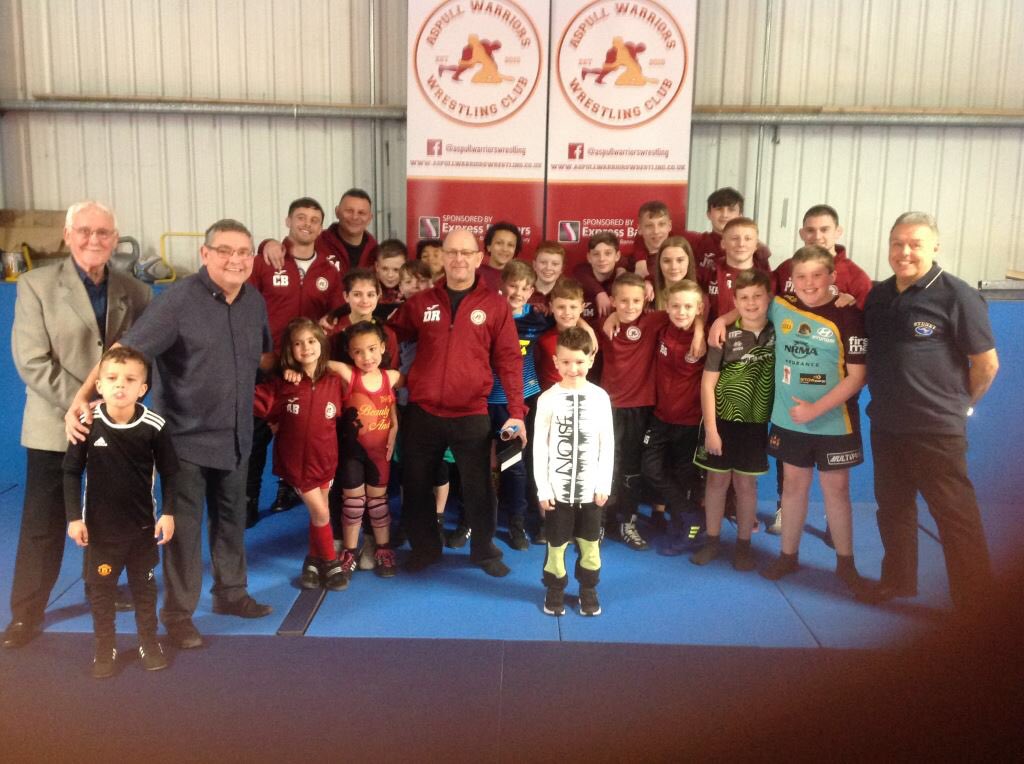 Coach gets top award facebook.com/10000069654831…
<a href="/WiganCouncil/">Wigan Council</a> @IhlWigan <a href="/AlisonMc_F/">Alison Mckenzie-Folan</a> <a href="/Kathryn_JRees/">Kathryn Rees</a> <a href="/JohnHulme14/">John Hulme</a> <a href="/JennyMeadows800/">Jenny Meadows</a> <a href="/lisanandy/">Lisa Nandy MP</a>