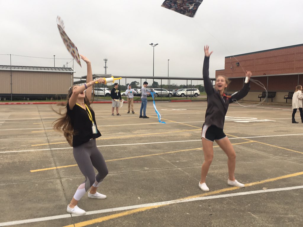 stacilbartley's tweet photo. Kite Flying Day @CyWoods212 !!! https://t.co/FiGixPTeZ0