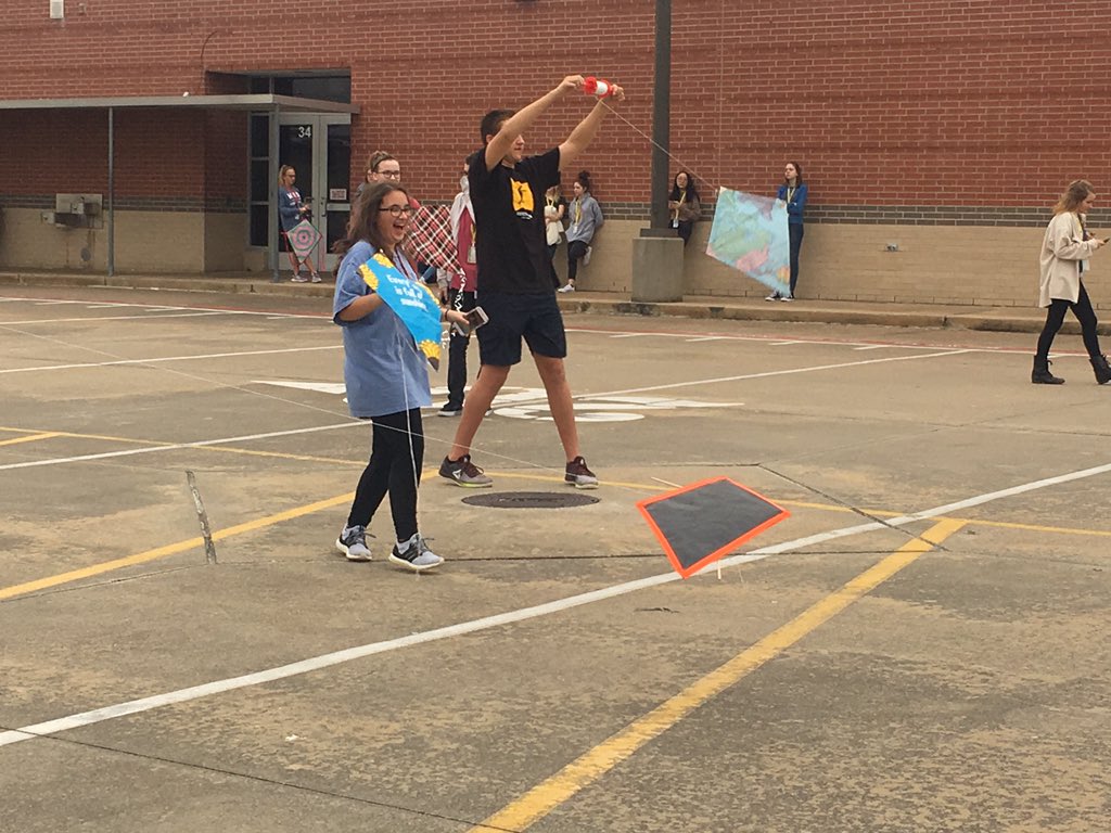 stacilbartley's tweet photo. Kite Flying Day @CyWoods212 !!! https://t.co/FiGixPTeZ0