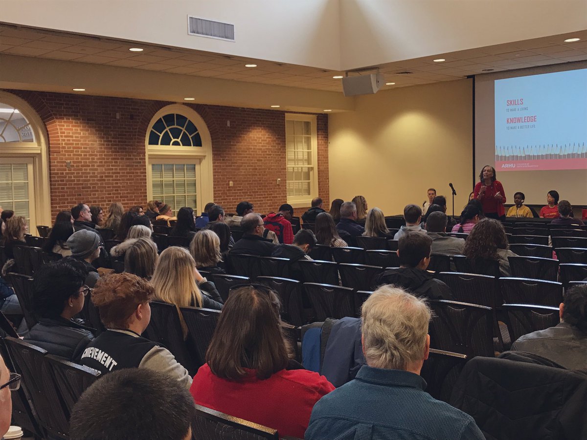 ARHUAmbassadors's tweet photo. @BThorntonD encouraging @umd_arhu admitted students to be leaders! #IAmARHU #NowATerp https://t.co/nGehCN24JW