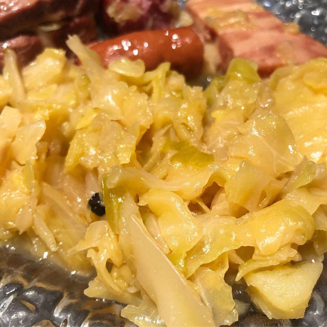 TDigested's tweet photo. L’hiver est retourné—.
#choucroutegarnie #choucroute #fermentedcabbage #sourcabbage #saucissedestrasbourg #saucissedemontbeliard #saucisses #foodculture #foodhunter #foodblogger #theworlddigested
#シュークルートガルニ #シュークルート #フランス料理 #伝統料理 #フランス郷土料理 https://t.co/fJHZGj0tIj