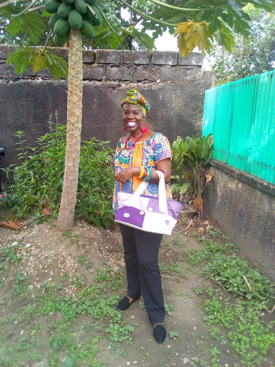 MvengSuzanne's tweet photo. Ce 8 mars, je l'ai placé sous le signe de l'entreprise c'est pourquoi je participe a plusieurs des ateliers sur le marketing digital organisé par @AfricanWITS. #FFNUM #FFNUM2019 #Africanwits #IWD2019 #JIF2019 #WomensDay #WomenInternationalDay https://t.co/GKnepxwJy4