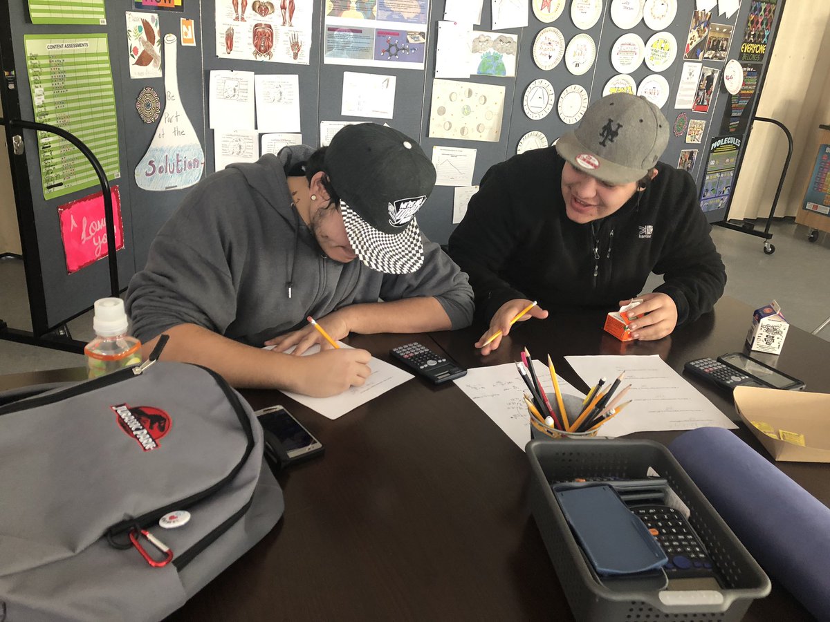 rosemaryminer1's tweet image. Advanced Math class= student collaboration+ students teaching other students. Great start to Friday! @NowellAcademy ❤️ #trigonometricfunctions