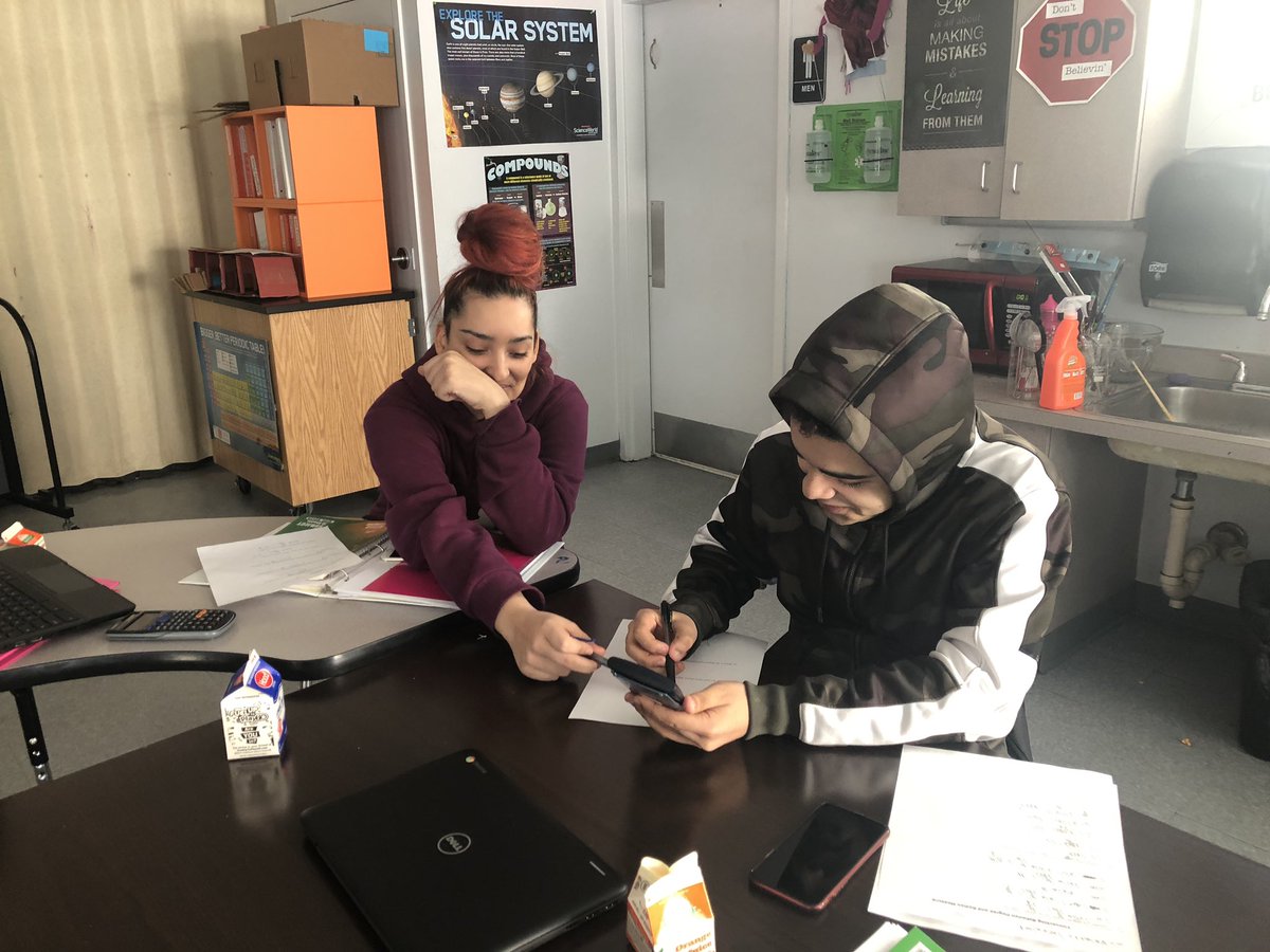 rosemaryminer1's tweet image. Advanced Math class= student collaboration+ students teaching other students. Great start to Friday! @NowellAcademy ❤️ #trigonometricfunctions