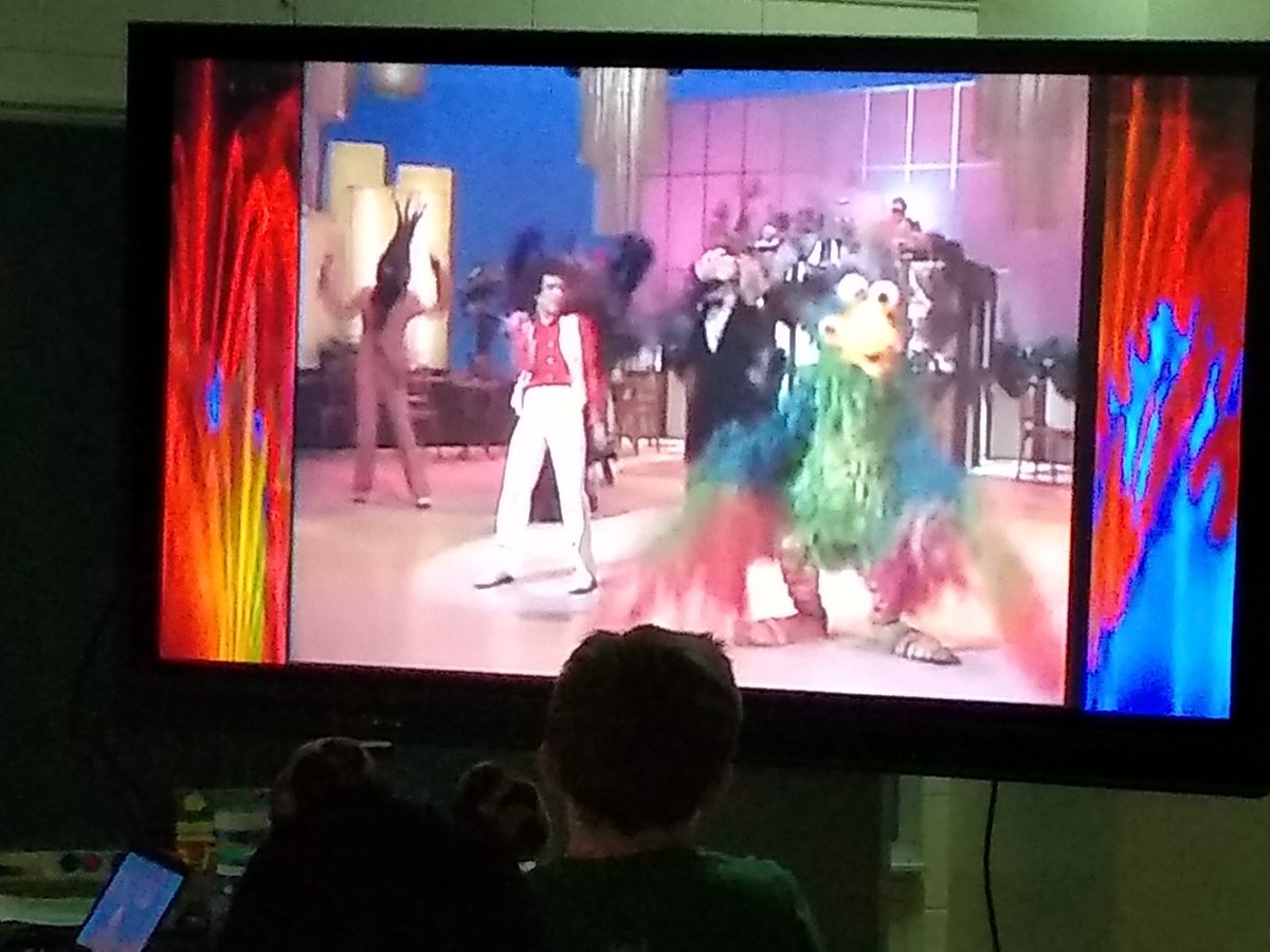 ExplorewithMrD's tweet photo. @LeoSayerMusic There is a special moment in my classroom on Fridays when my students sing and dance along with you on @TheMuppets Show! #youmakemefeellikedancing Thank you, Sir. https://t.co/rNhYaZJEhI
