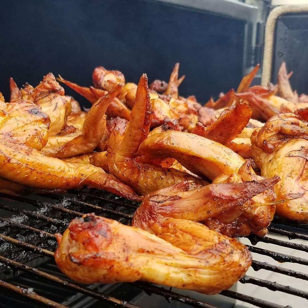 KC Grilling Company (@kcgrillingco) on Twitter photo Somebody say wings? Chicken wings rubbed with <a href="/FergoliciousBBQ/">Fergolicious BBQ</a> Sweet Luv then smoked to perfection over some pecan & cherry wood with <a href="/ROCharcoal/">Royal Oak Charcoal</a> in the <a href="/MMSmokers/">Myron Mixon Smokers</a> 72 Series H2O cooker. Came out 🔥like usual. Photo by <a href="/TreyZthree/">TreyzthreeBBQ©</a>
#myronmixonsmokers #royaloakcharcoal #kcgrillingco Somebody say wings? Chicken wings rubbed with <a href="/FergoliciousBBQ/">Fergolicious BBQ</a> Sweet Luv then smoked to perfection over some pecan & cherry wood with <a href="/ROCharcoal/">Royal Oak Charcoal</a> in the <a href="/MMSmokers/">Myron Mixon Smokers</a> 72 Series H2O cooker. Came out 🔥like usual. Photo by <a href="/TreyZthree/">TreyzthreeBBQ©</a>
#myronmixonsmokers #royaloakcharcoal #kcgrillingco