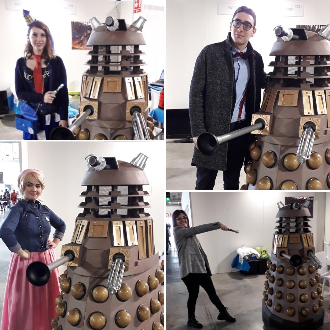 doctorwhoitafc's tweet photo. La prima mattinata a #cartoomics2019!!! Venite a trovarci! Padiglione 20, stand k85!
#doctorwhoitalianfanclub #spawnsofgallifrey #doctorwho #cartoomics #eventi #fiere #cosplay #cosplayer https://t.co/dqWkUiHbZD