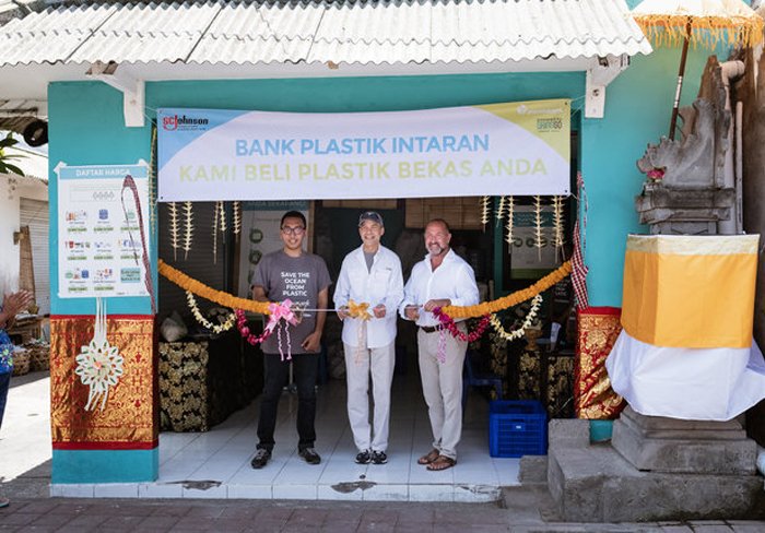 SC Johnson (@scjohnson) on Twitter photo The 9th <a href="/PlasticBank/">Plastic Bank</a> recycling center is a GO! 👏🎉♻ What an amazing response! We asked to spread the word about #oceanplastic and you delivered with over 20K tweets, engaging over 150 million people! Let’s keep the momentum going! #SCJRecycles scjohnson.com/waveoftweets The 9th <a href="/PlasticBank/">Plastic Bank</a> recycling center is a GO! 👏🎉♻ What an amazing response! We asked to spread the word about #oceanplastic and you delivered with over 20K tweets, engaging over 150 million people! Let’s keep the momentum going! #SCJRecycles scjohnson.com/waveoftweets