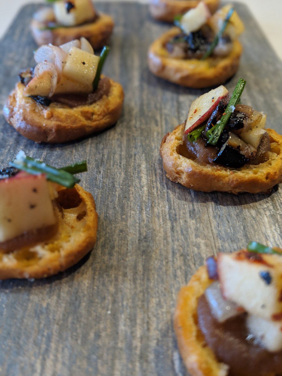 BlackbellyCO's tweet photo. Amuse by Arin 🤤 Each of our cooks takes on the responsibly of creating a different amuse bouche each night for our chef counter diners. All are equally delish, with so much goodness in one small bite! #chefcounter #amusebouche #blackbellyco #yum #yummy #bites https://t.co/0bWJ7A89gL