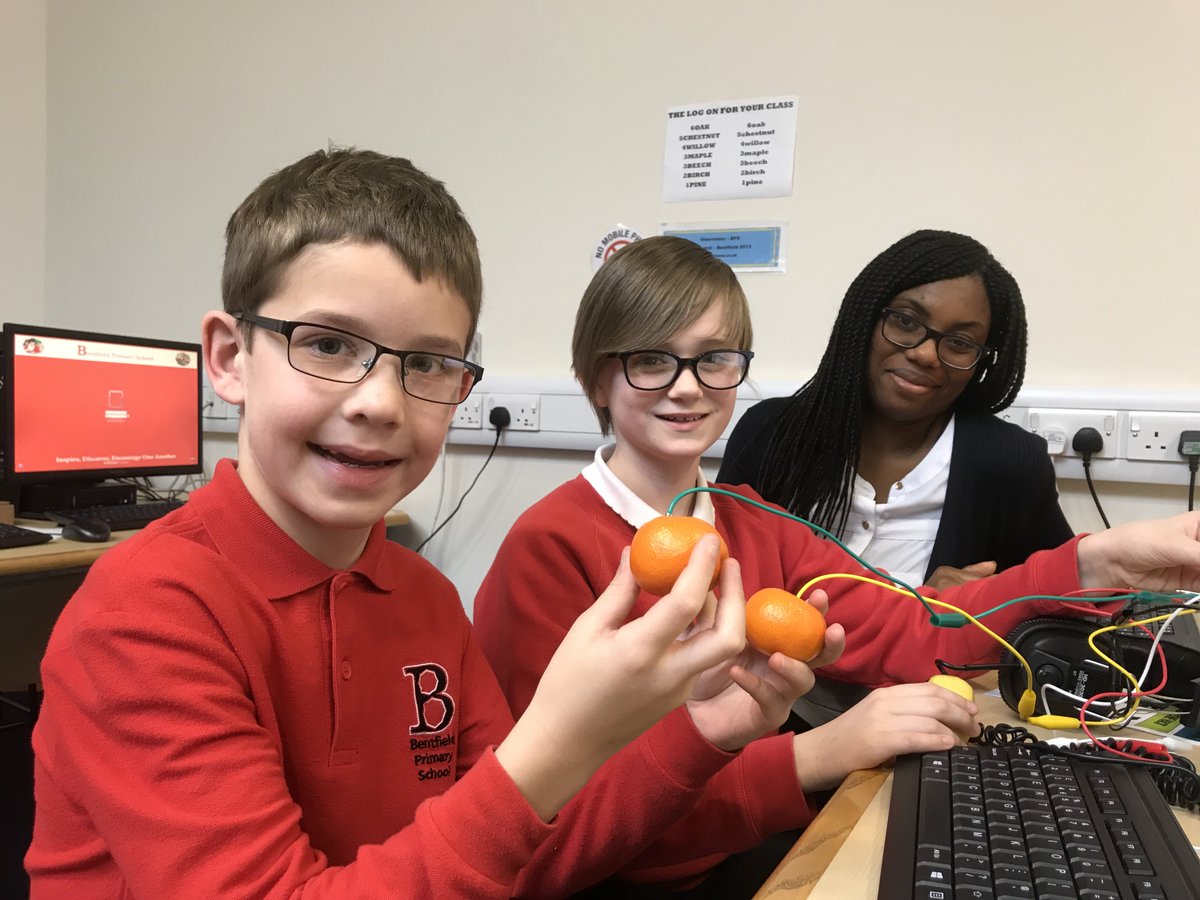 CompXplorersUK's tweet image. #ProgrammingForPrimaries has got off to an amazing start today! Children from Bentfield Primary in Stansted used @microbit_edu & fruit to programme their own jukebox! A big thank you to @KemiBadenoch MP for attending.
---
#P4P #programming #BSW19 @ScienceWeekUK