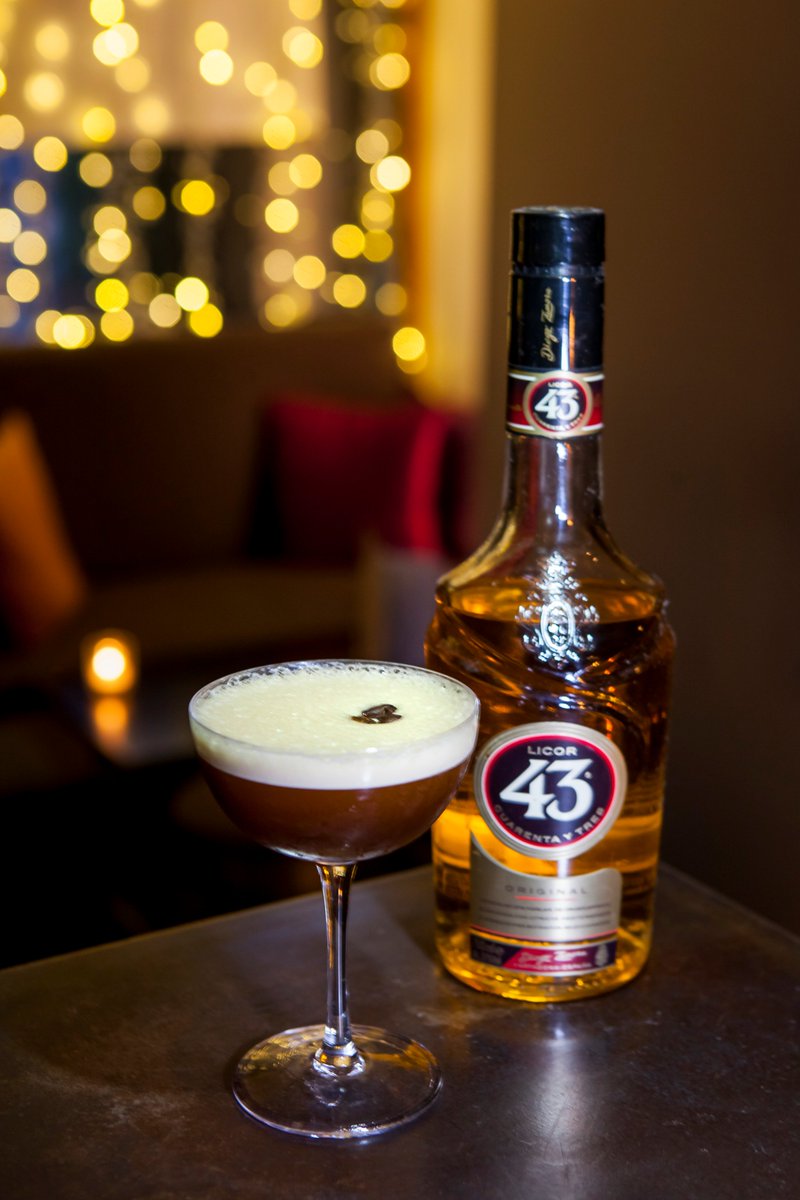 Licor43UK's tweet photo. The all-time popular cocktail classic, the perfect pick-me-up at the beginning of your evening and enhanced with the addition of Licor 43.      🎩‘s off to The Baltic for creating this espression.
50ml fresh espresso
25ml Kavka Vodka
25ml Licor 43
Garnish with 3 coffee beans. https://t.co/YnvOPQFyFz