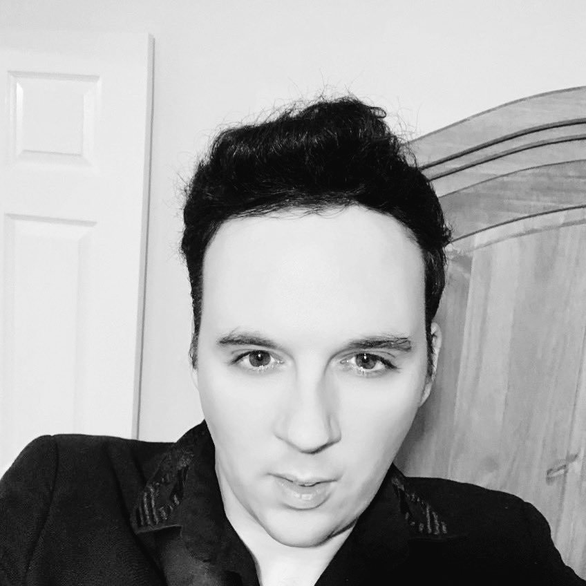 harrys_girls12's tweet photo. Happy #HarryFriday to our gorgeous boy @harrykitlee hope you're having a great day love you lots ❤️❤️😘❤️ https://t.co/4EU4gK1Net