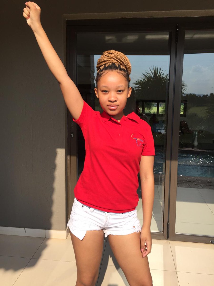 mo_ghel's tweet photo. Mayibuye #EFFRedFriday #OurLandAndJobsNow . Matla✊ https://t.co/Vy09GdsWWh