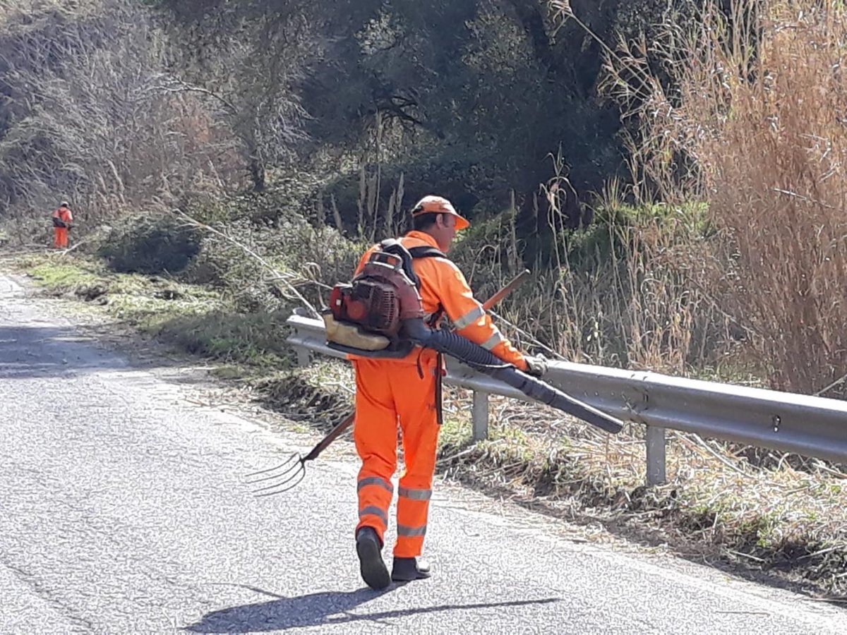 StradeAnas's tweet photo. #Calabria, Anas: manutenzione delle opere in verde lungo la strada provinciale 93 (ex #SS110) tra i comuni di Pizzo Calabro, Maierato e Monterosso Calabro (VV)
L'arteria rientra nelle strade del territorio regionale passate in gestione ad #Anas
⬇️
https://t.co/qehEq1rK7R https://t.co/76wbdpqEcS