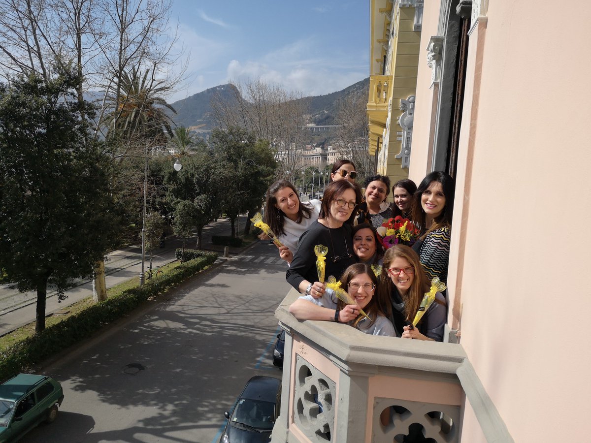 Oggi all'Accademia Italiana festeggiamo la donna ma anche l'arrivo anticipato della primavera. Divertiti con noi visita il nostro sito internet e scegli il programma giusto per te!
accademia-italiana.it
#springiscoming #spring #italy #8march #internationalwomensday