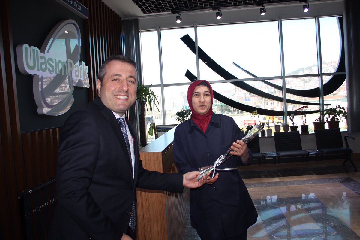ulasimpark's tweet photo. Genel Müdür vekilimiz Dr. Zafer Aydın kadın çalışma arkadaşlarımızın #8martdunyakadinlargunu ‘nü kutladı. 💐 https://t.co/HU1dVRPEB7