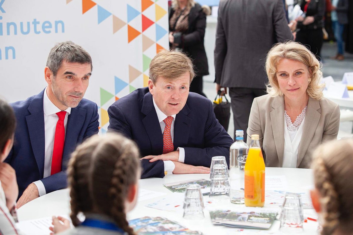 Er worden hier goede gesprekken gevoerd. Een gezonder Nederland begint bij de jeugd, dus hebben we een speciale tafel waar kinderen zelf meepraten. Ze hebben hele goede ideeën met ons gedeeld!  #preventieakkoord #nlvitaal <a href="/JOGGNL/">JOGG</a> <a href="/koninklijkhuis/">Koninklijk Huis</a>