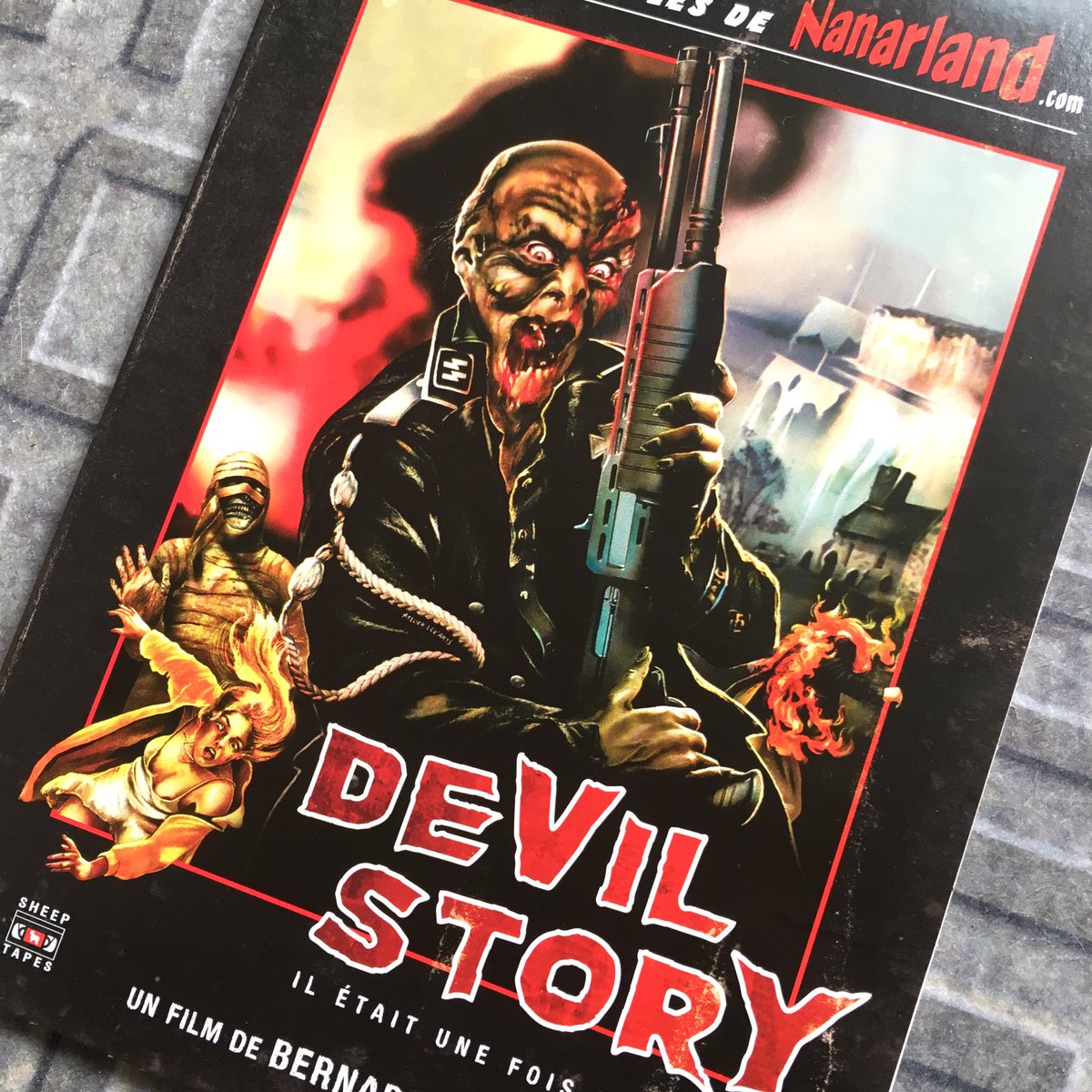 HyenaAckbar's tweet photo. Très compliqué ce visionnage de #DevilStory hier soir avec @SpectroLouis

Un authentique #nanard bien de chez nous (Cocorico) que @Nanarland a pris soin d’éditer en DVD

J’ai pas vraiment compris ce que j’ai vu mais putain quel ovni ! 

Pas merci @kamuirobotics et @GKPlugInBaby😂 https://t.co/ibS5gW37Nq