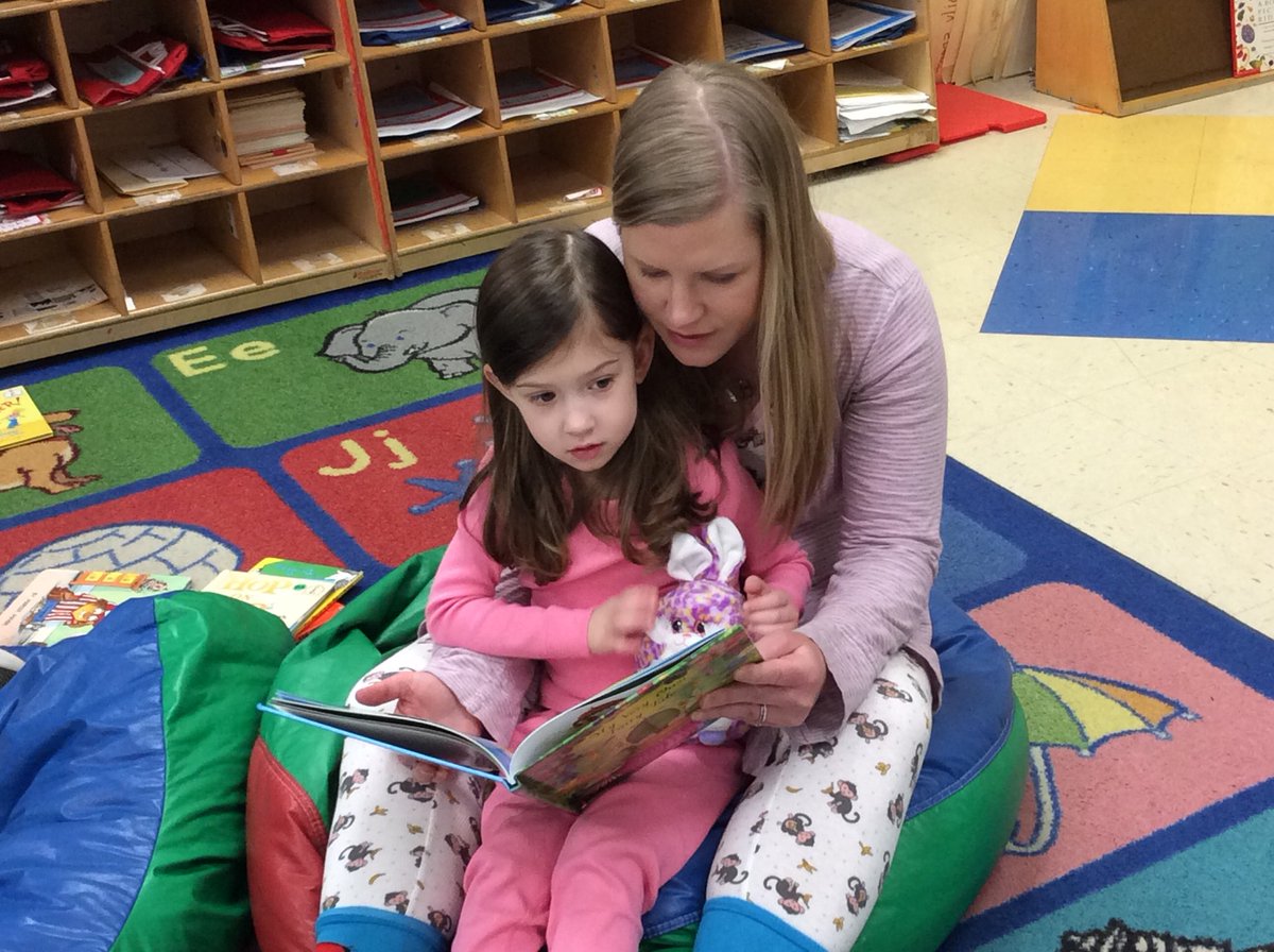 farrell_mnagel's tweet photo. Love these class visitors https://t.co/T5k1nG9kUD