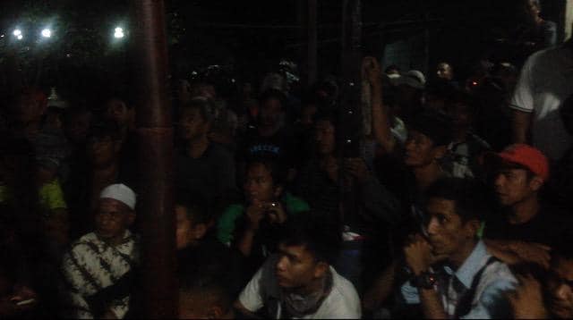 zyahdhan's tweet photo. Awak Mobil Tanki pertamina semalam melakukan brifing setelah team delegasi pulang dari pertemuan dengan pihak PETAMINA, PERTAMINA PATRA NIAGA DAN ELNUSA PETROFIN... 

kami bersepakat melakukan aksi kembali ke depan istana.. 
Karena INTRUKSI PRESIDEN @jokowi TIDAK DIJALANKAN..... https://t.co/aNhjjmR4fK